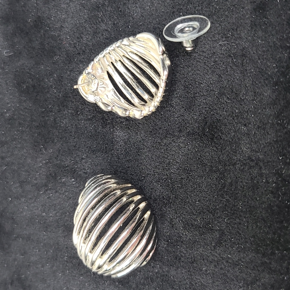 Monet Earrings Silver Tone Studs Classic Everyday Preppy Style Timeless Casual - Picture 4 of 5